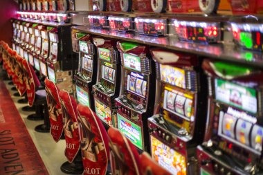 gamdom Android App interface showing Aviator and live casino games